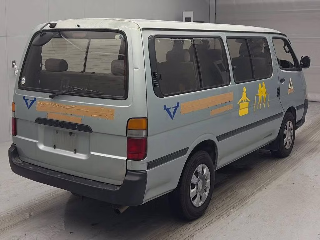 TOYOTA HIACE