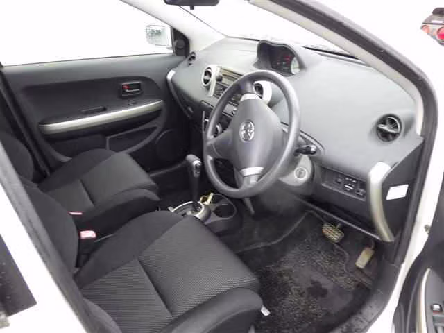 TOYOTA IST