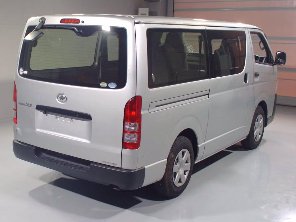TOYOTA REGIUS ACE