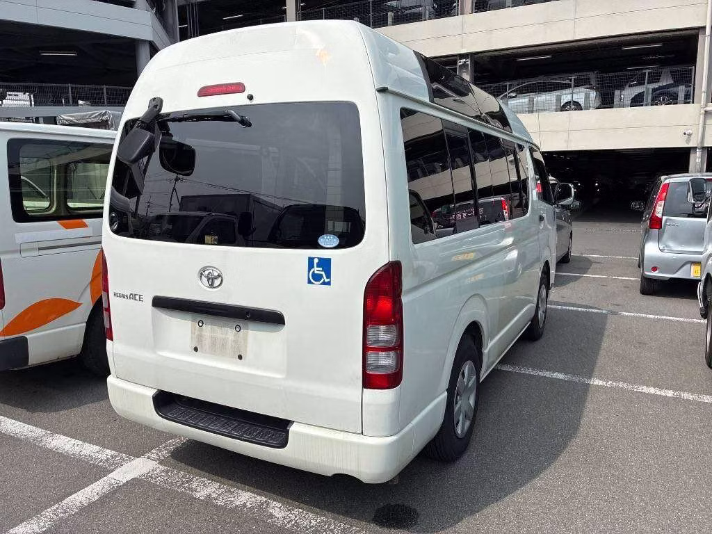 TOYOTA REGIUS ACE