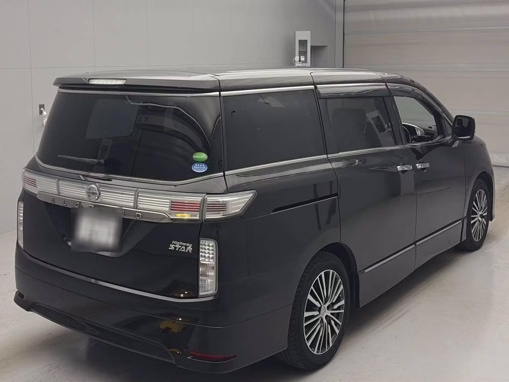 NISSAN ELGRAND