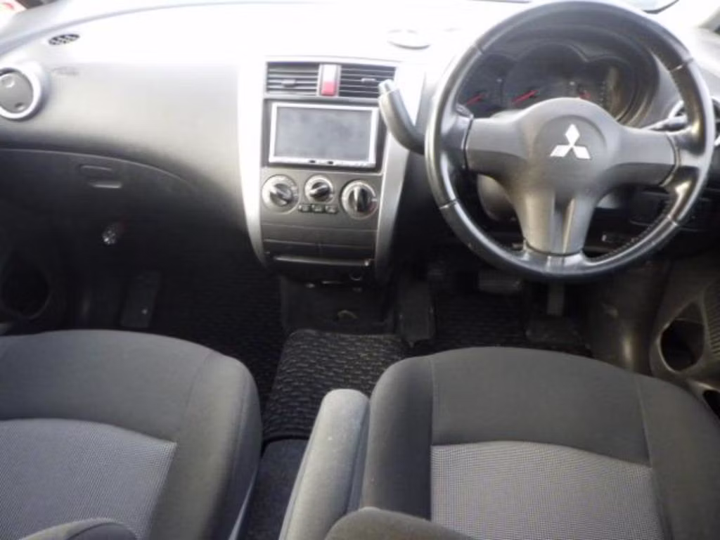 MITSUBISHI COLT PLUS