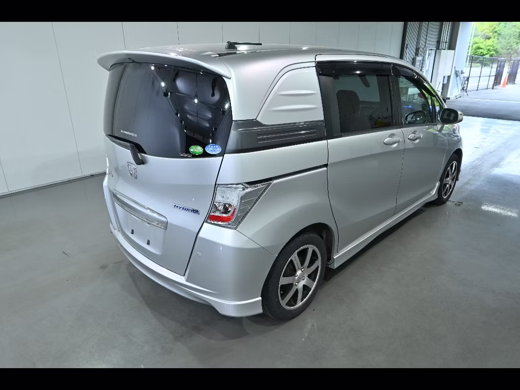 HONDA FREED SPIKE