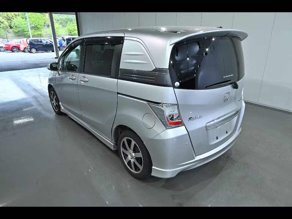 HONDA FREED SPIKE