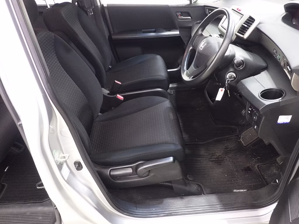 HONDA FREED SPIKE