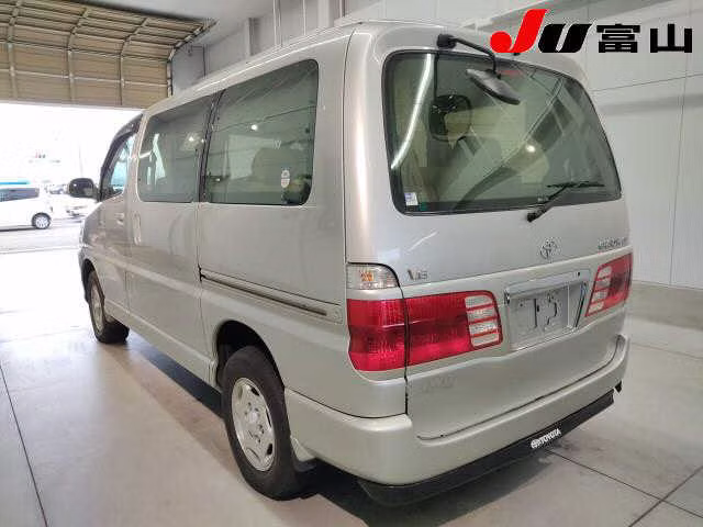 TOYOTA GRAND HIACE