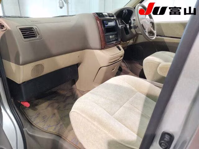 TOYOTA GRAND HIACE