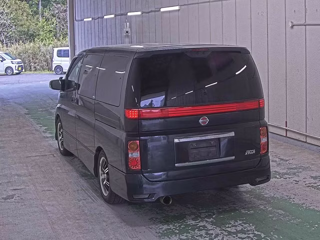 NISSAN ELGRAND