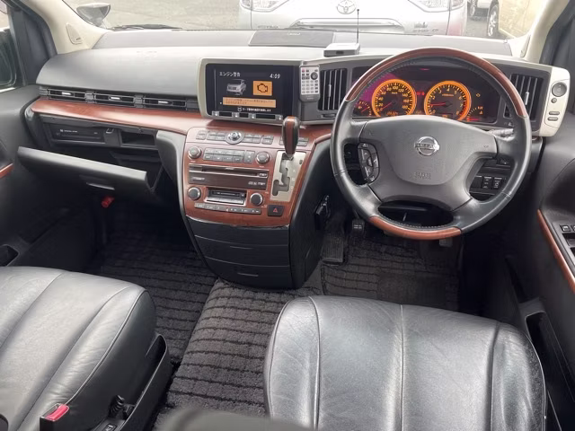 NISSAN ELGRAND