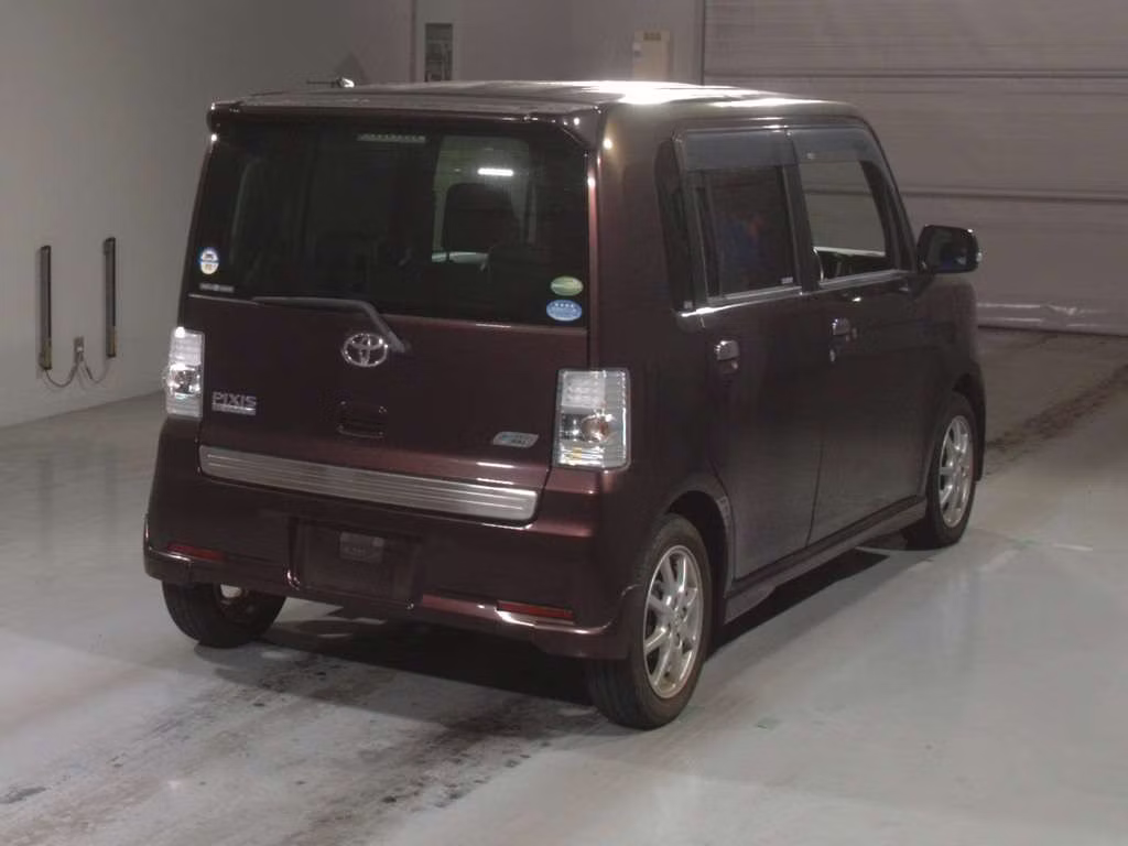 TOYOTA PIXIS SPACE