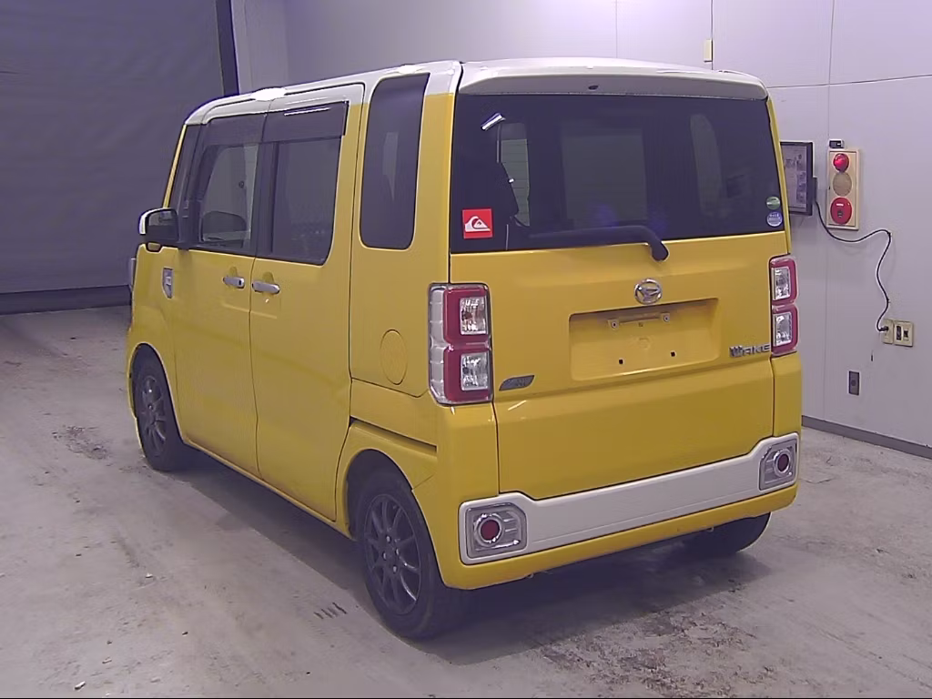 DAIHATSU WAKE