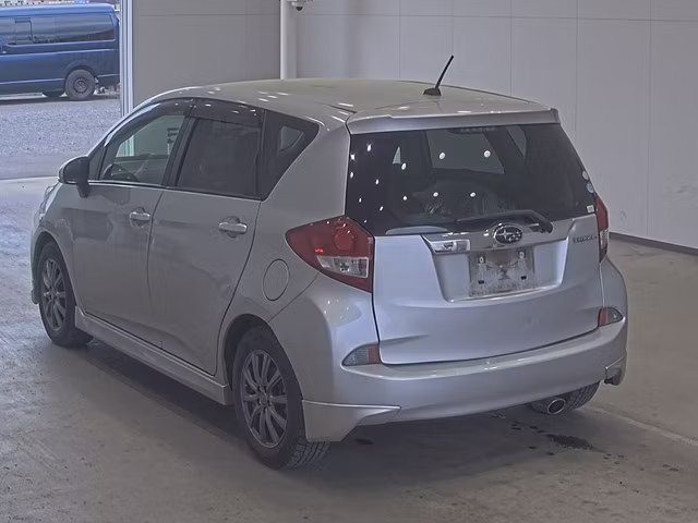 SUBARU TREZIA