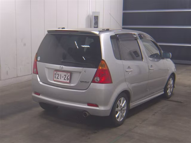 DAIHATSU YRV