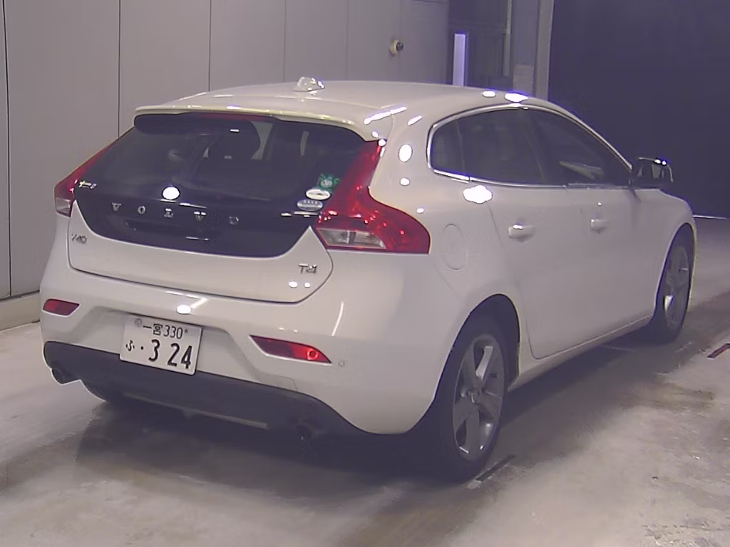 VOLVO V40