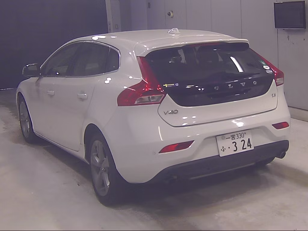 VOLVO V40