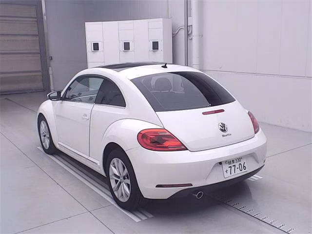 VOLKSWAGEN BEETLE