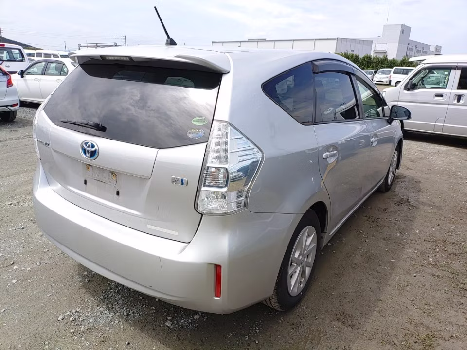 TOYOTA PRIUS ALPHA