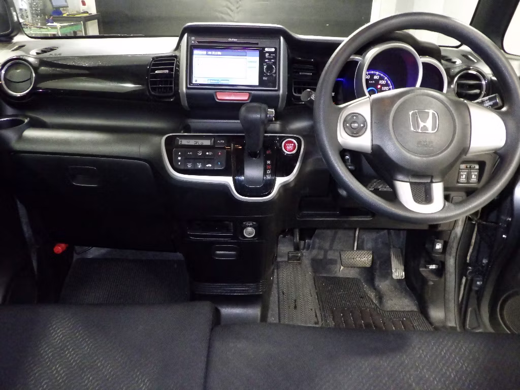 HONDA N-BOX+