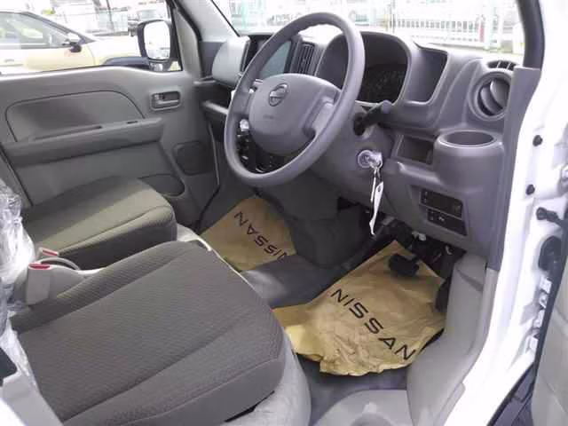 NISSAN NV100 CLIPPER