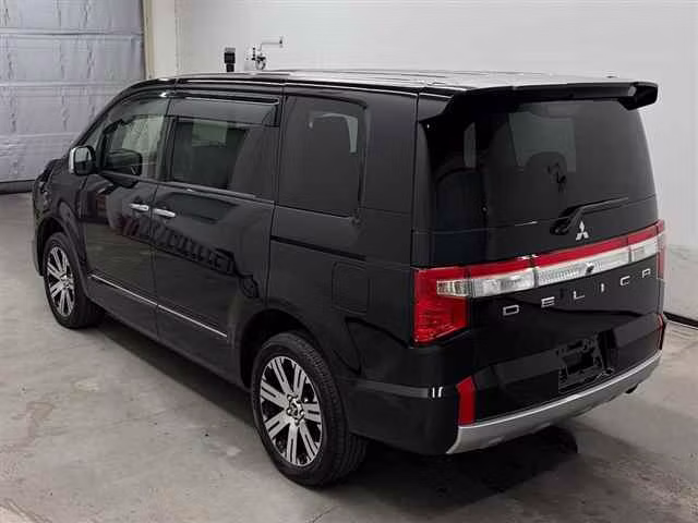 MITSUBISHI DELICA D:5