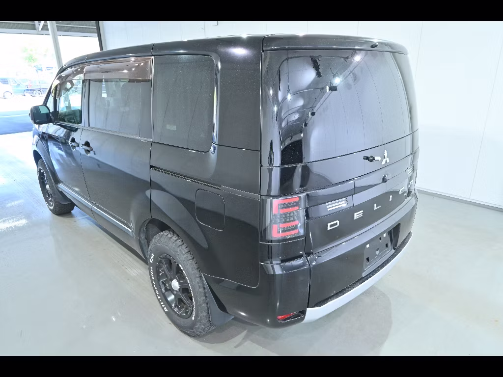 MITSUBISHI DELICA D:5