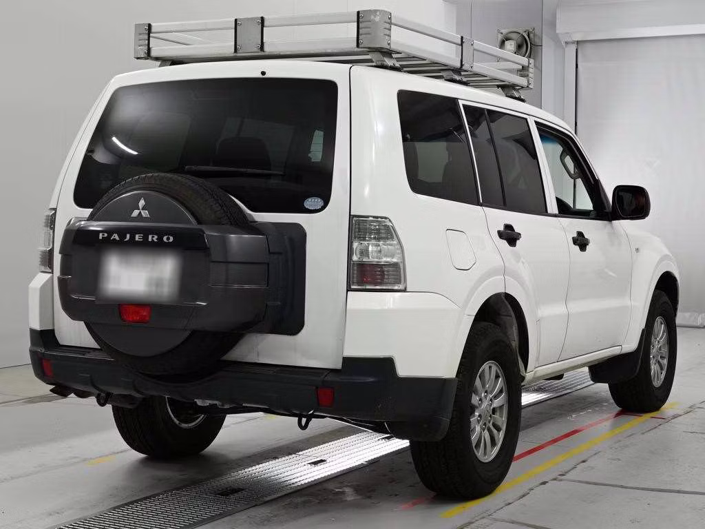 MITSUBISHI PAJERO