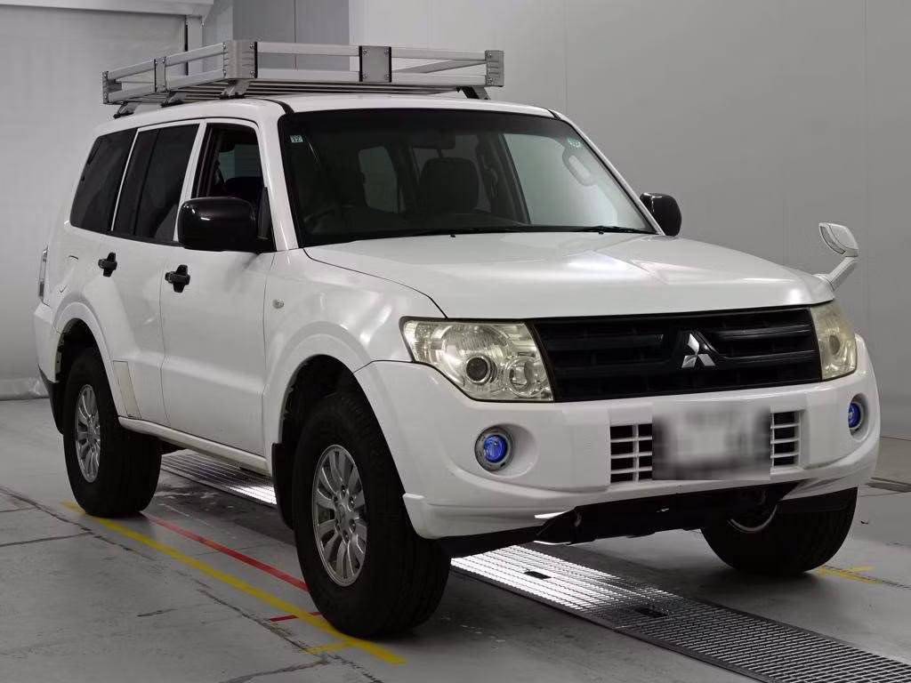 MITSUBISHI PAJERO