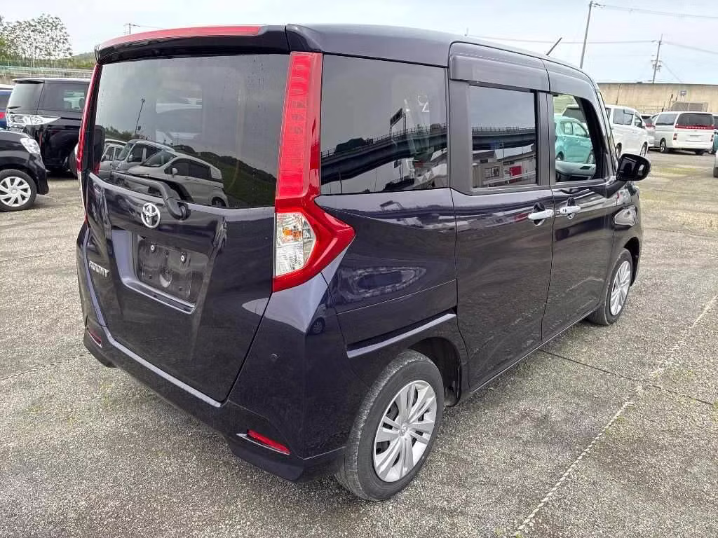 TOYOTA ROOMY
