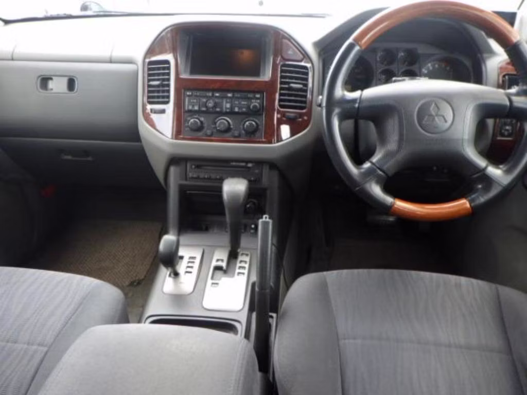 MITSUBISHI PAJERO