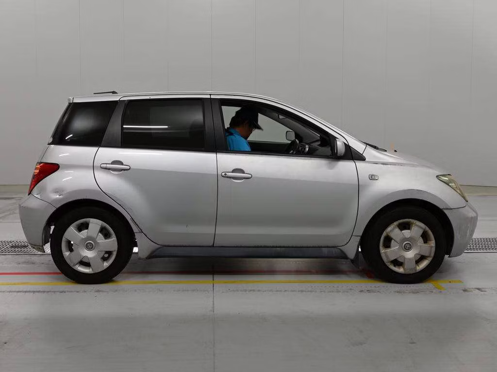 TOYOTA IST