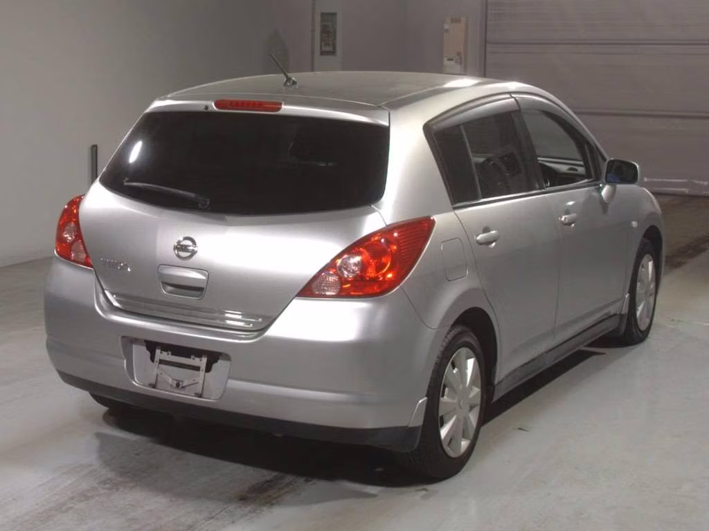 NISSAN TIIDA