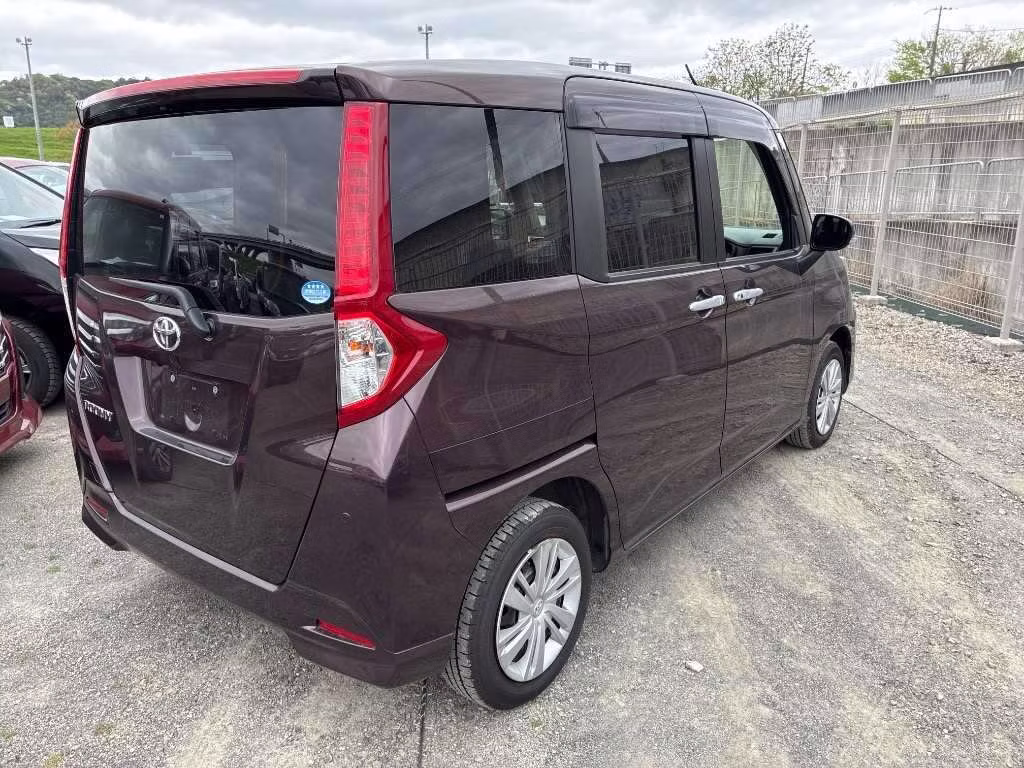 TOYOTA ROOMY