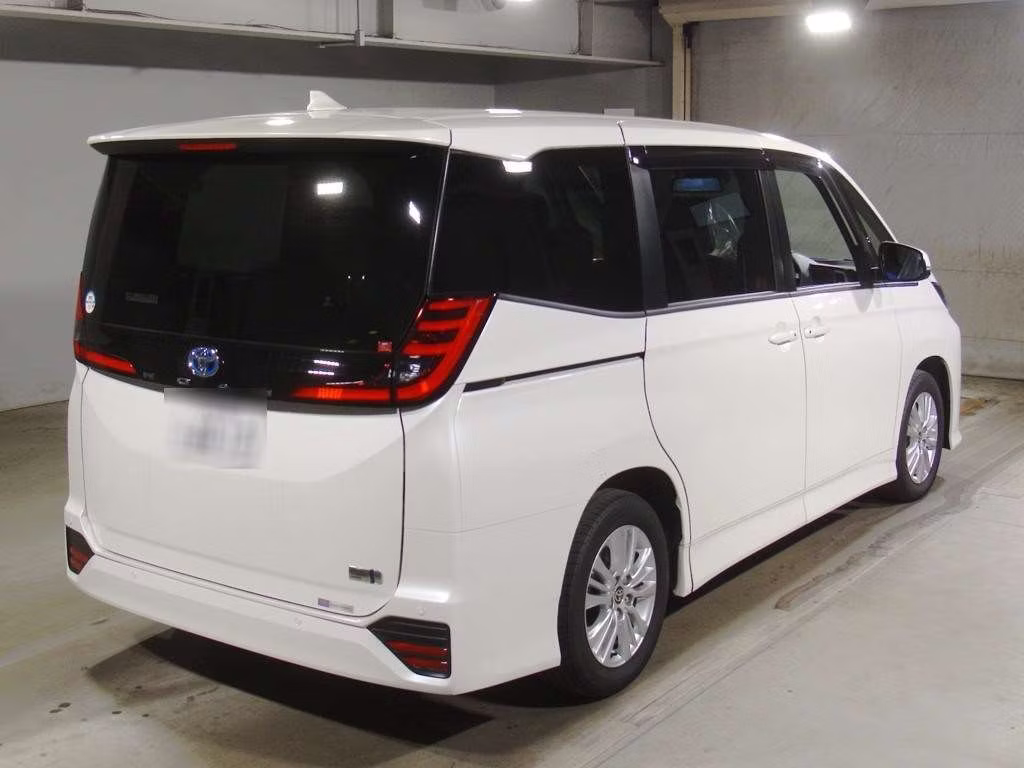 TOYOTA NOAH