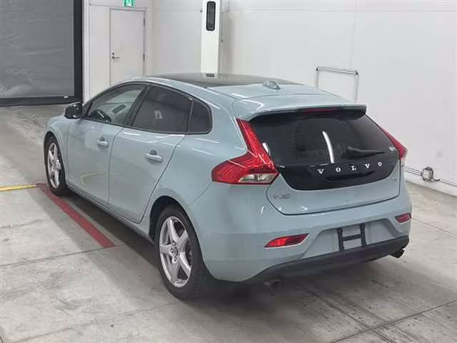 VOLVO V40