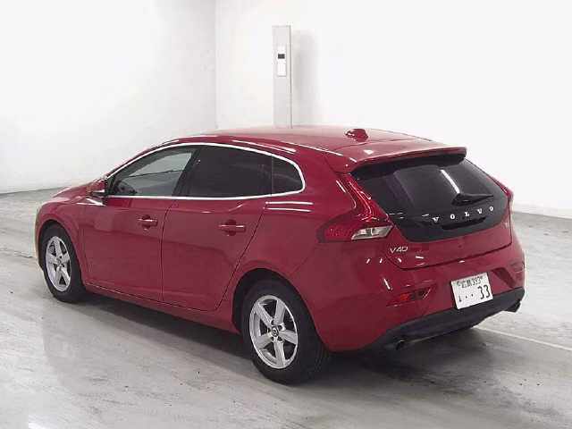 VOLVO V40