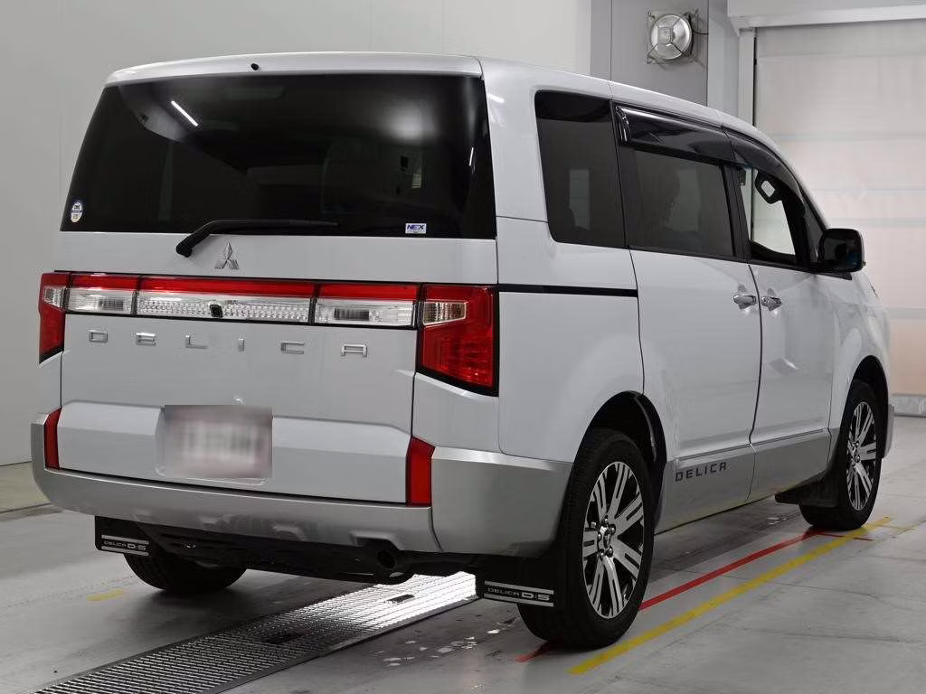 MITSUBISHI DELICA D:5