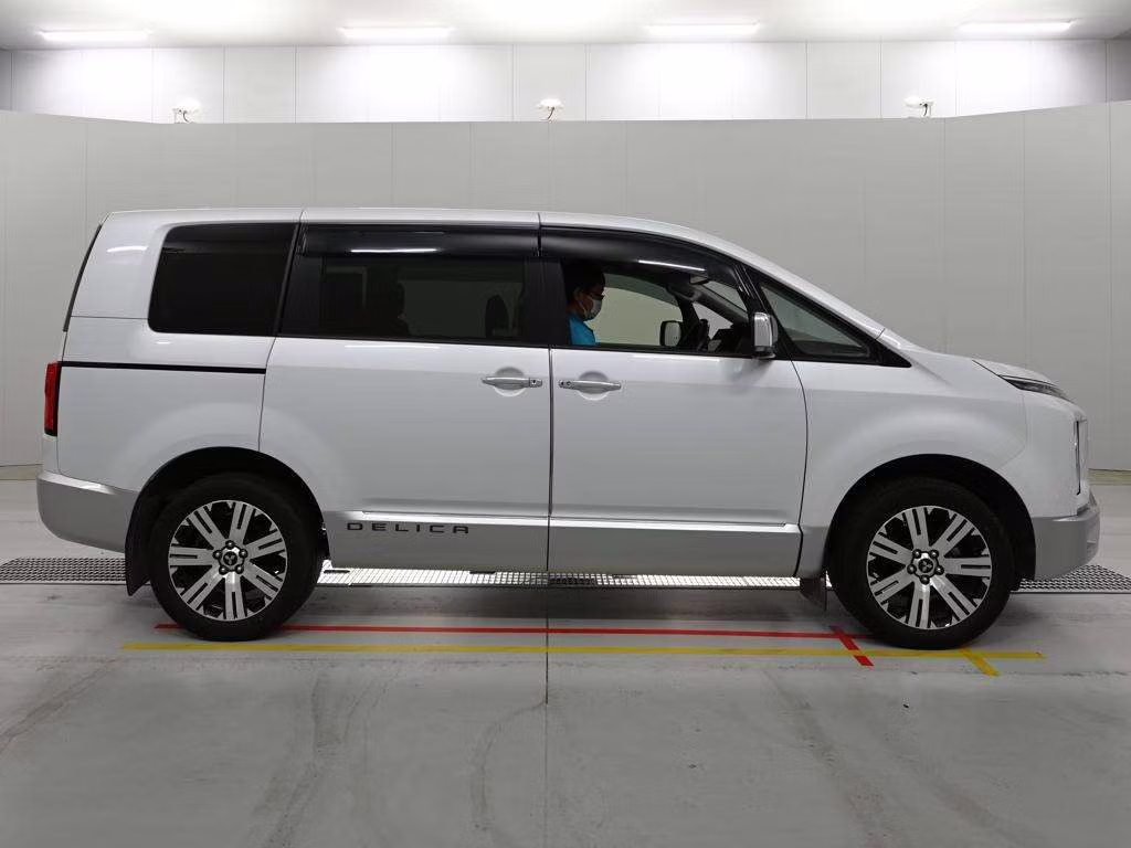 MITSUBISHI DELICA D:5