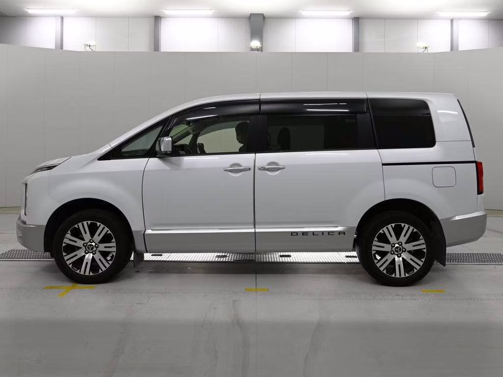 MITSUBISHI DELICA D:5