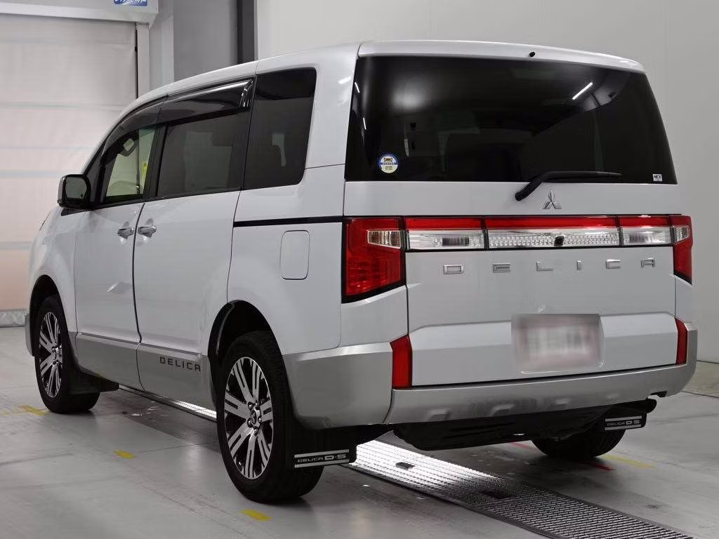 MITSUBISHI DELICA D:5
