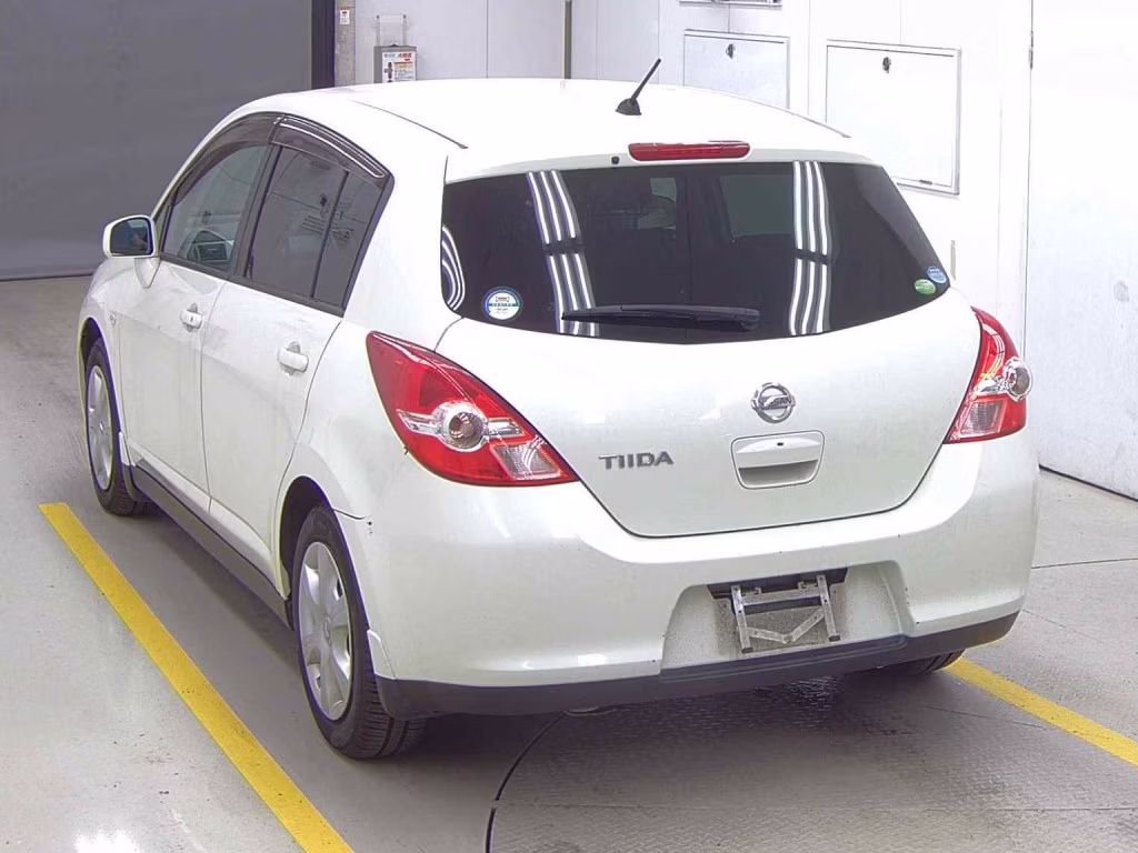 NISSAN TIIDA
