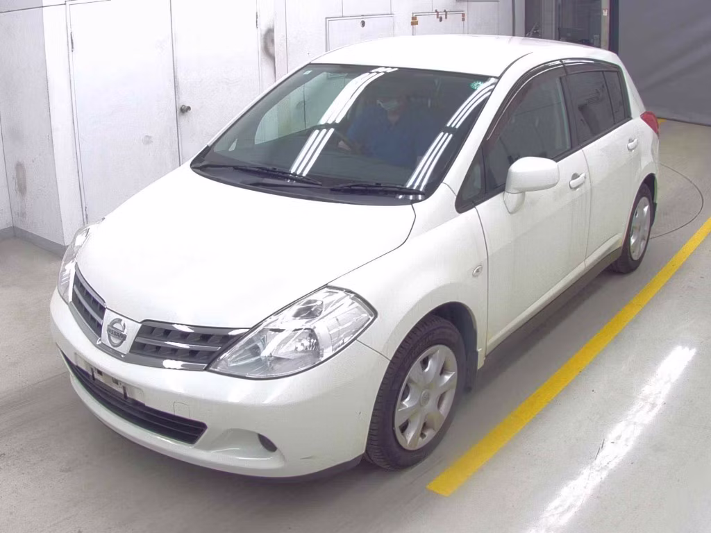 NISSAN TIIDA