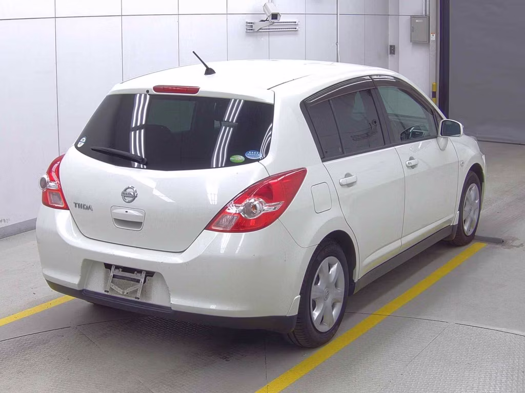 NISSAN TIIDA