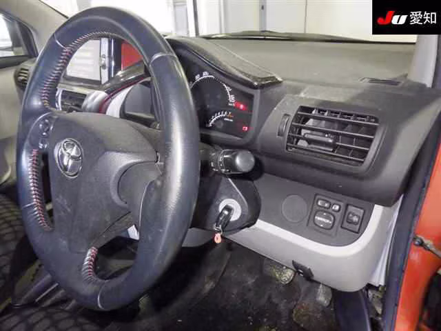 TOYOTA IQ