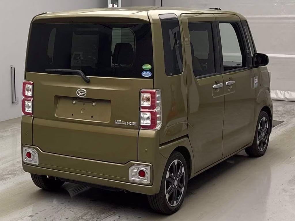 DAIHATSU WAKE