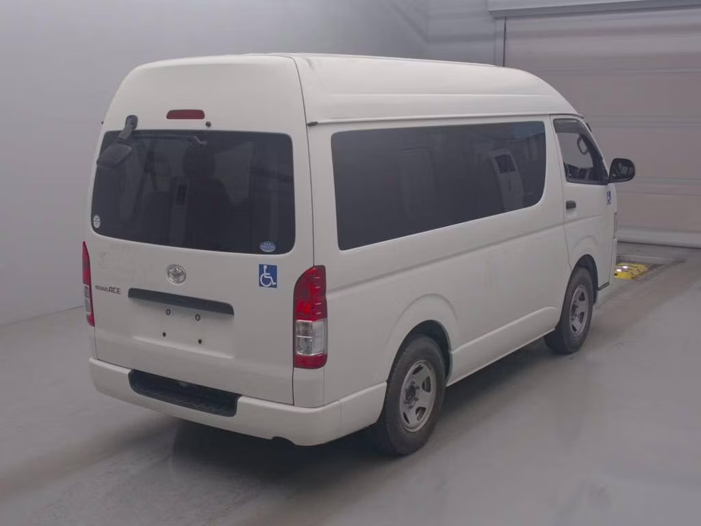 TOYOTA REGIUS ACE