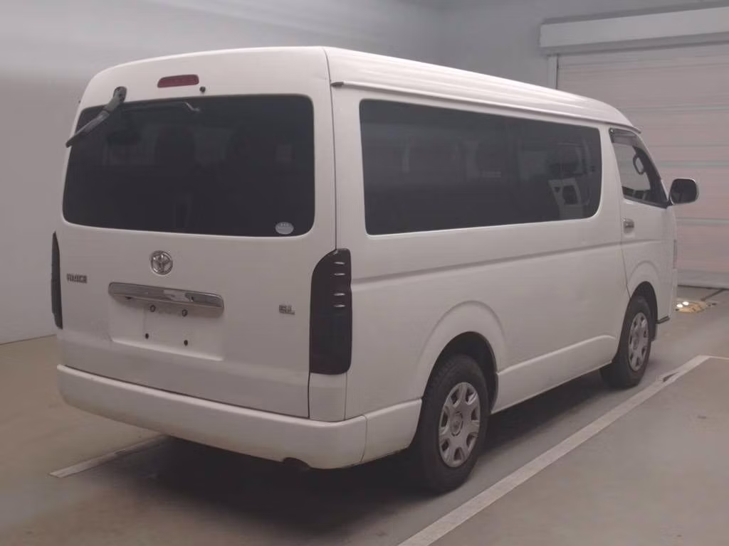TOYOTA HIACE
