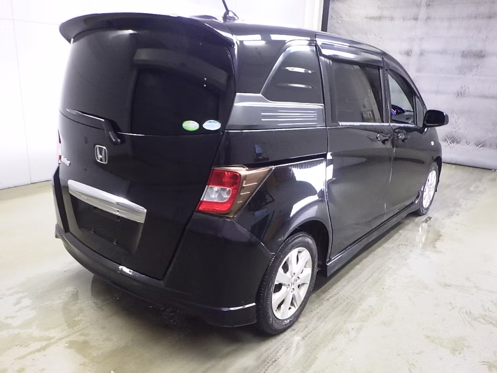 HONDA FREED SPIKE