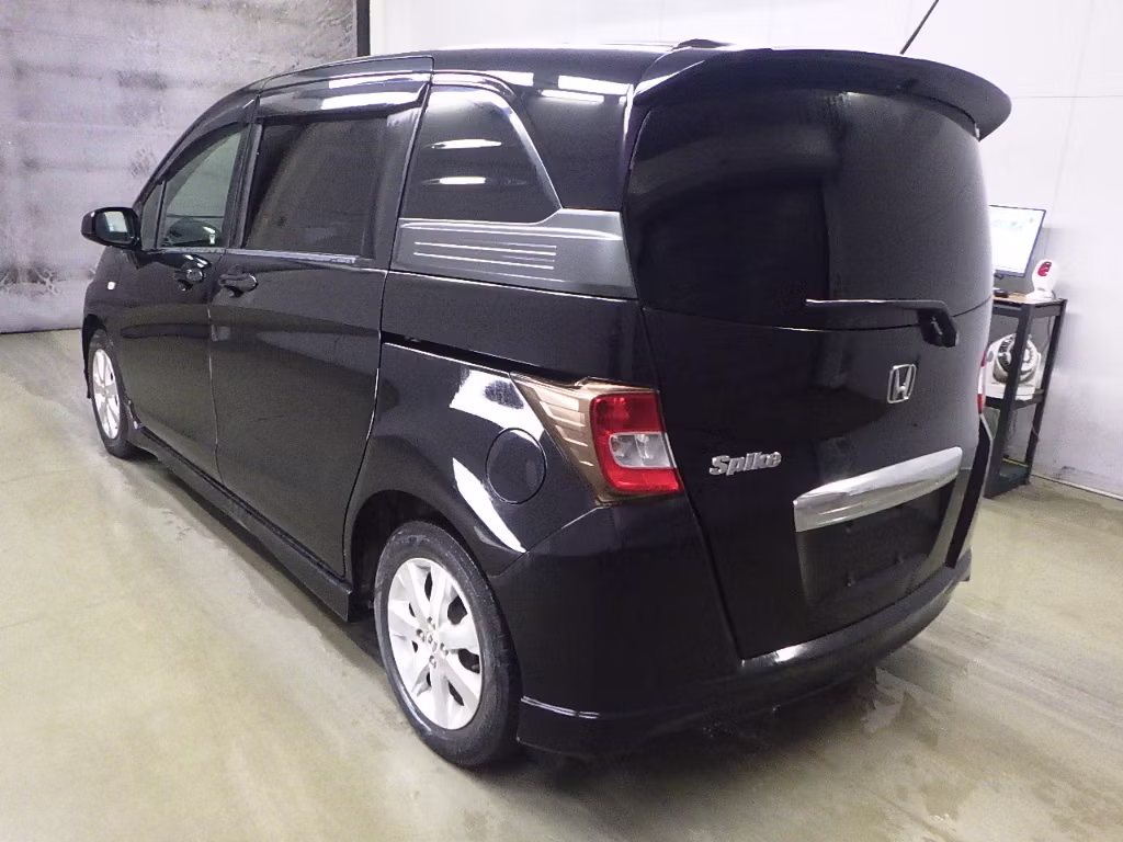 HONDA FREED SPIKE