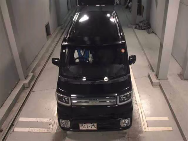 DAIHATSU WAKE