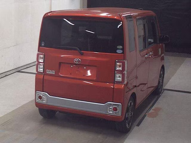 TOYOTA PIXIS MEGA